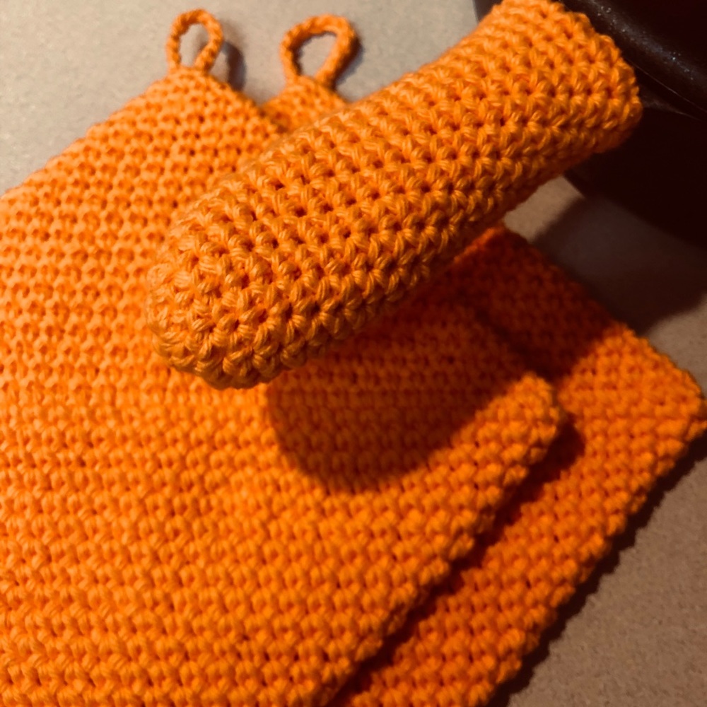 2 Orange cotton potholders , 1 cotton scrubby & 1 cast iron  holders - Picture 4 of 6